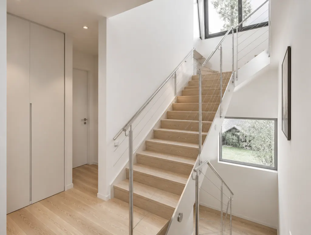 Modernes Innentreppengeländer mit Holz und Metall